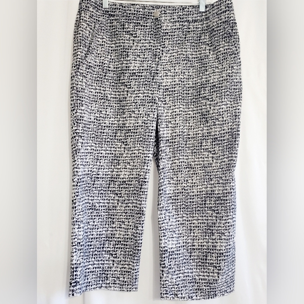 Weekends by Chico's Black White Crop Pants Size 1.5 Women's 10 Medium M Everyday